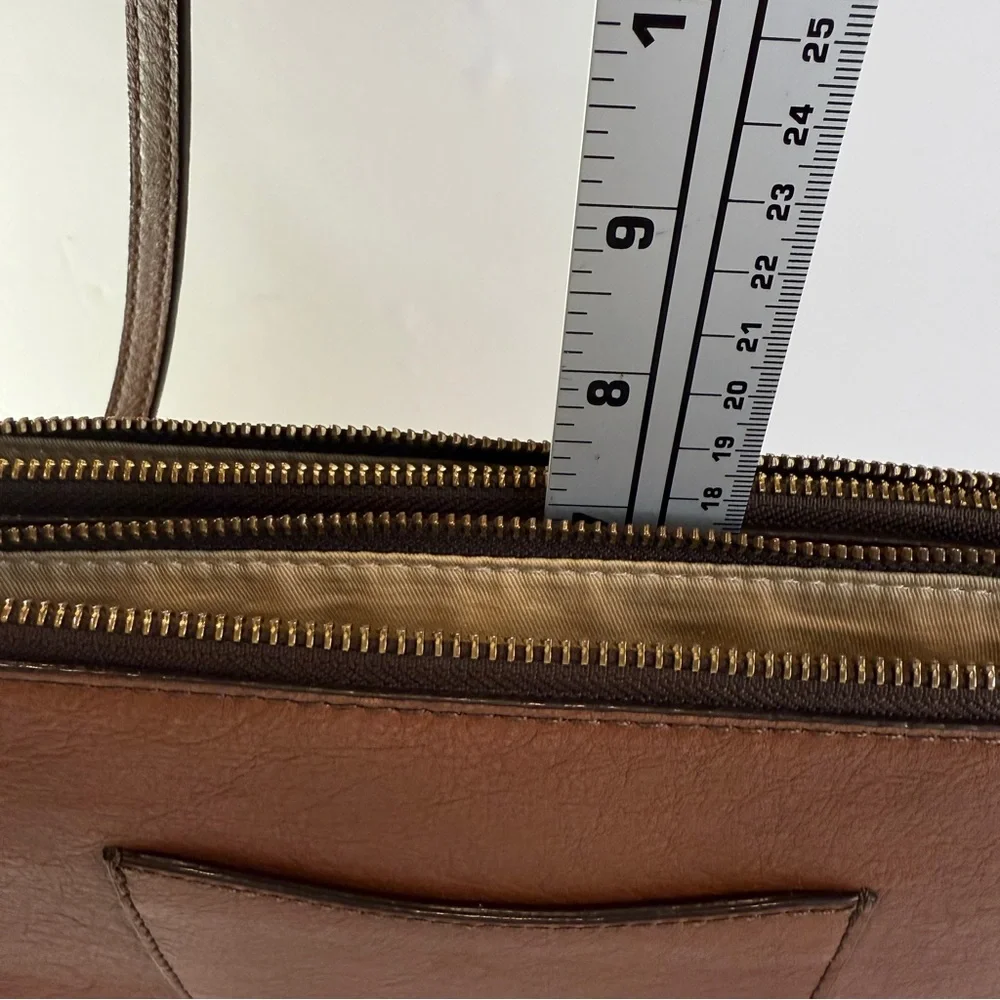 ✨ Banana Republic Chestnut Leather Half Moon Crossbody – Preloved Luxe Classic - Picture 6 of 16